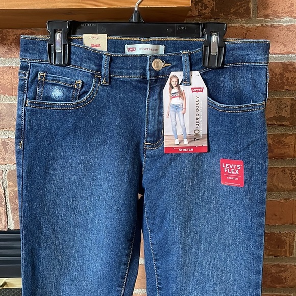 NWT Levi's 710 Super Skinny Slightly Distressed Jeans - Picture 2 of 7
